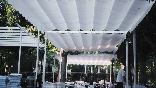 Pérgola Ecofresh para extensiones de espacio modulares dirigidos al área de Lunch