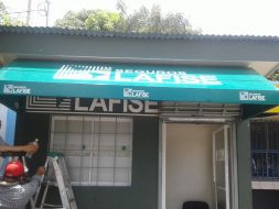 marquesina puerta de entrada